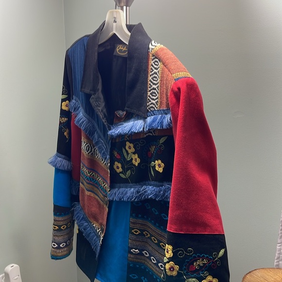 Artistic stylish jacket with eclectic design and texture. - Picture 4 of 4